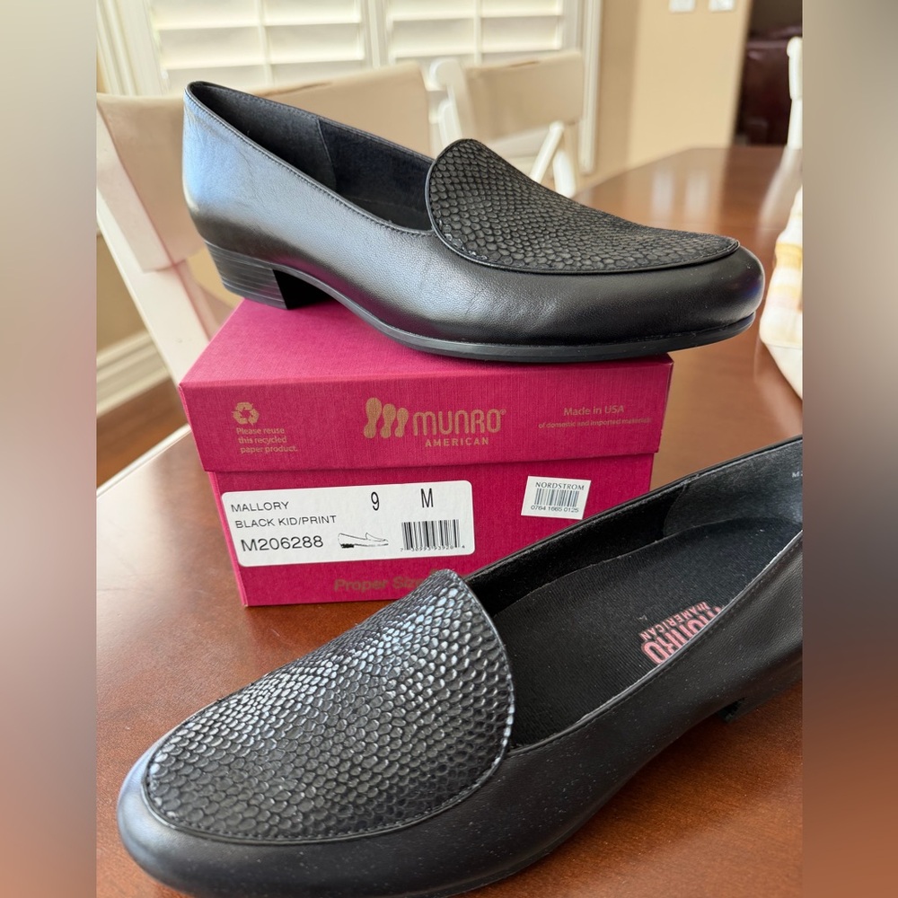 Munro Black Textured Leather Loafers